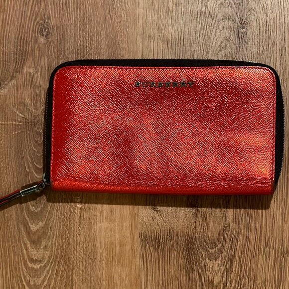 Vintage BURBERRY Metallic red wallet with zip closure Y2K - Picture 2 of 16
